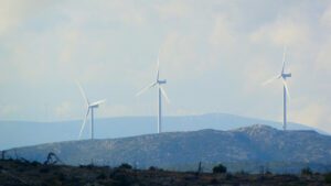 Photo windmills on a hill | ESG 