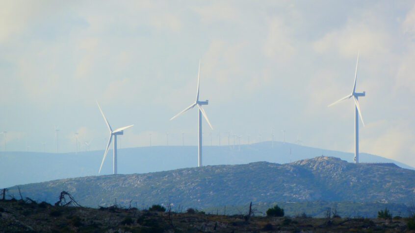 Photo windmills on a hill